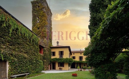 Villa in Brongio, Lombardy, Italy 1