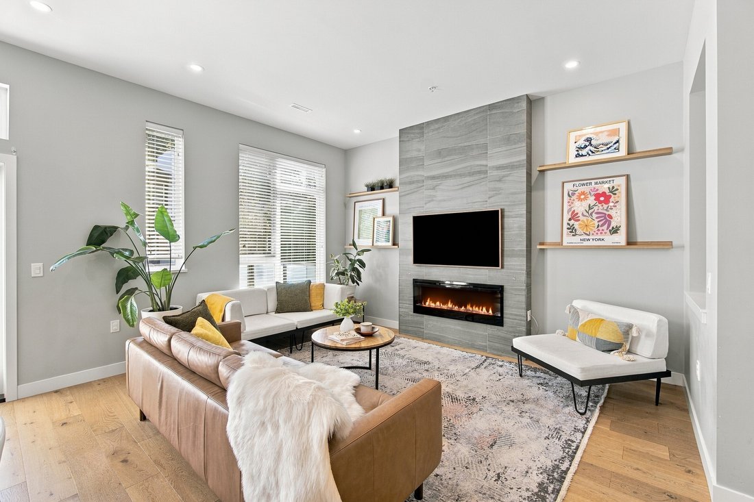 Townhouse in North Vancouver, British Columbia, Canada 1 - 18974450