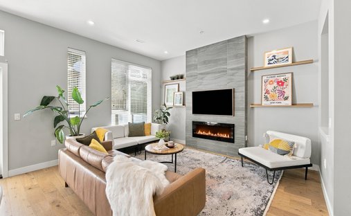 Townhouse in North Vancouver, British Columbia, Canada 1