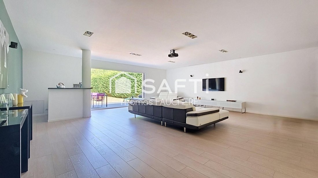 House in Neuilly-Plaisance, Ile-de-France, France 2 - 18489324