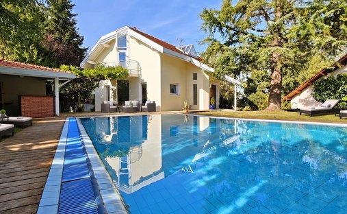 Villa in Saint-Julien-en-Genevois, Auvergne-Rhône-Alpes, France 1