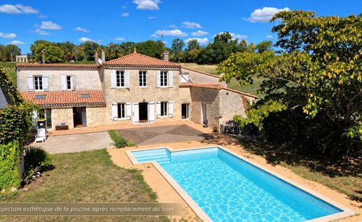 House in Fronsac, Nouvelle-Aquitaine, France 1