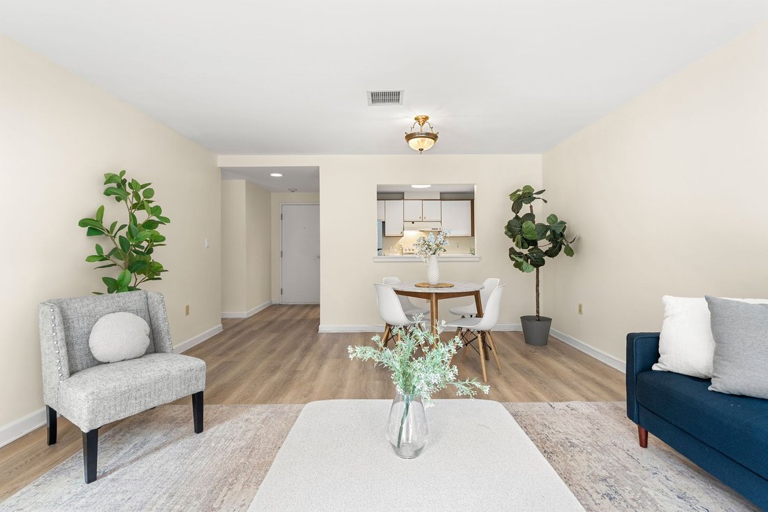 Condo in Arlington, Massachusetts, United States 3 - 18974451