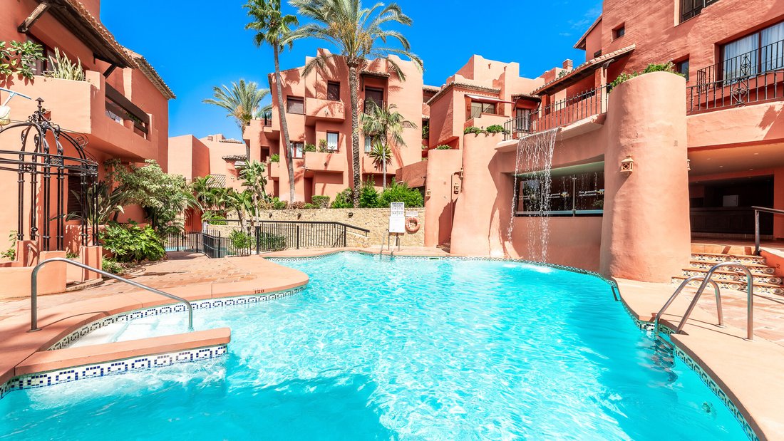 Penthouse in Elviria-Cabopino, Marbella, Spain 3 - 18970832