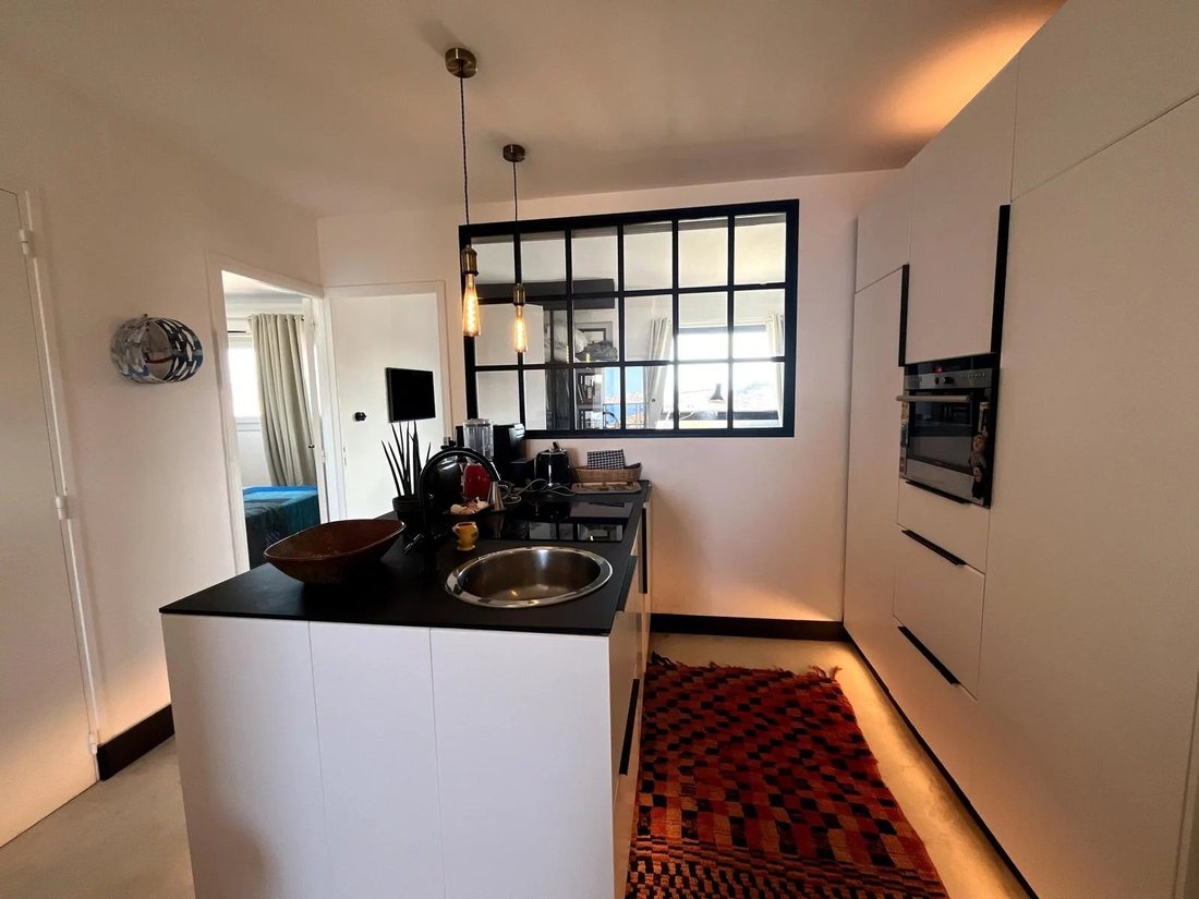Apartment in Le Pharo, 7e Arrondissement, Marseille 4 - 18981397