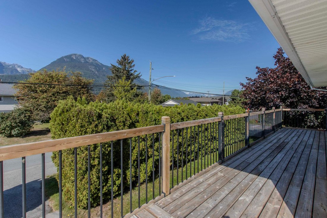 House in Squamish, British Columbia, Canada 5 - 18972878