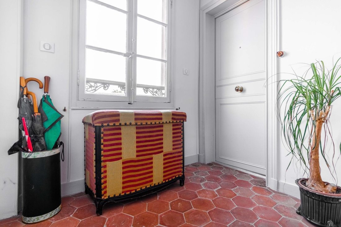 Apartment in Domaine National du Château, Versailles, France 2 - 18975327