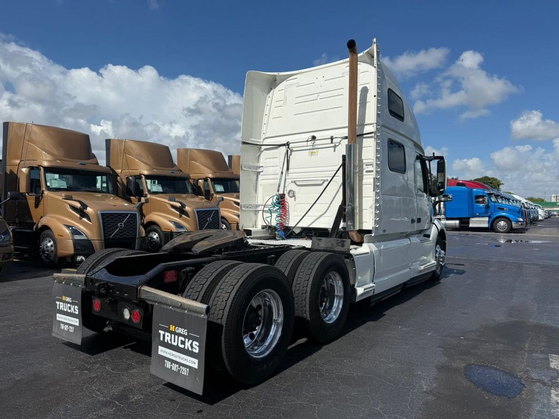 2020 Volvo Commercial VNL VNL 860 Sleeper in Miami, FL, United States 4 - 15443029