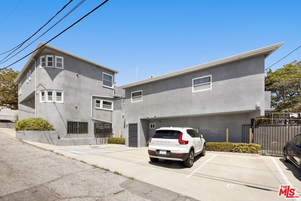 Los Angeles, California, United States 4 - 18973455
