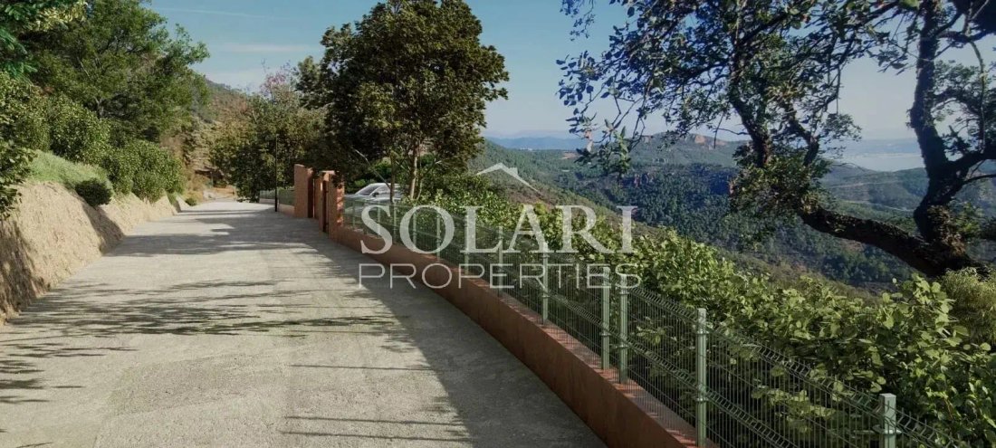 Land in Théoule-sur-Mer, Provence-Alpes-Côte d'Azur, France 4 - 18075691