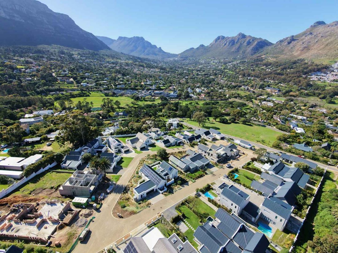 House in Hout Bay, South Peninsula, Cape Town 3 - 18965064