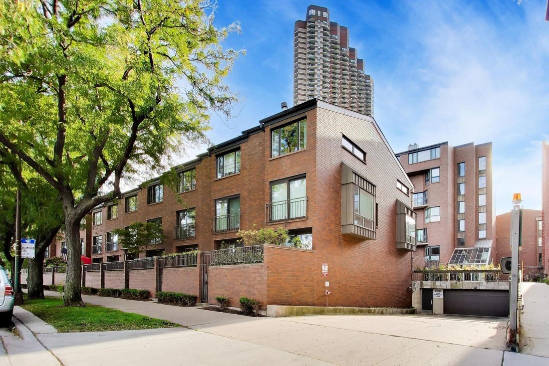Villa in Chicago, Illinois, United States 1 - 18975031