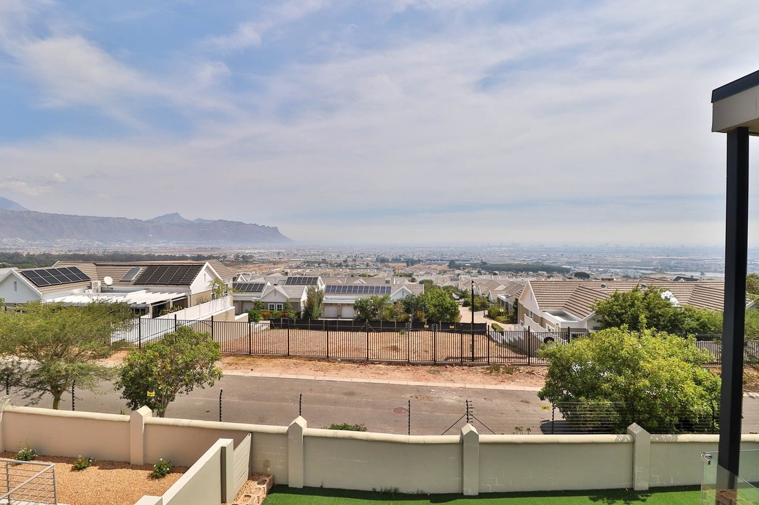 House in Strand, Helderberg, Cape Town 1 - 18972436