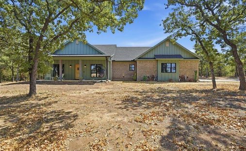 House in Sunset, Texas, United States 1