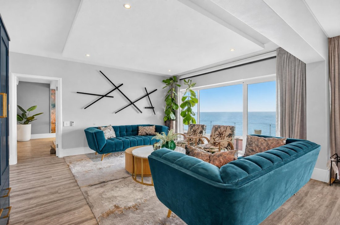 Apartment in Bantry Bay, Atlantic Seaboard, Cape Town 4 - 18972432