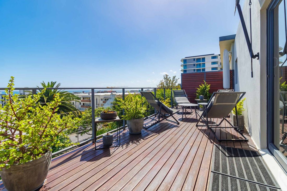 Country House in Sea Point, Atlantic Seaboard, Cape Town 4 - 18972431