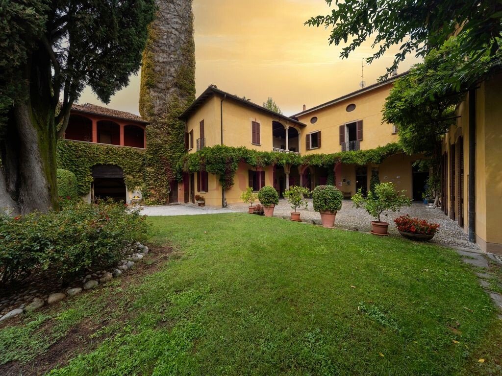 Villa in Brongio, Lombardy, Italy 2 - 18976305