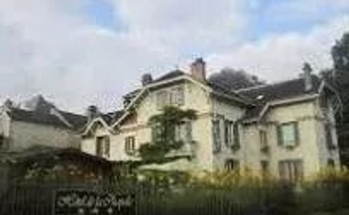 House in Milon-la-Chapelle, Ile-de-France, France 1