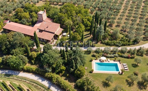 Country House in Asciano, Tuscany, Italy 1