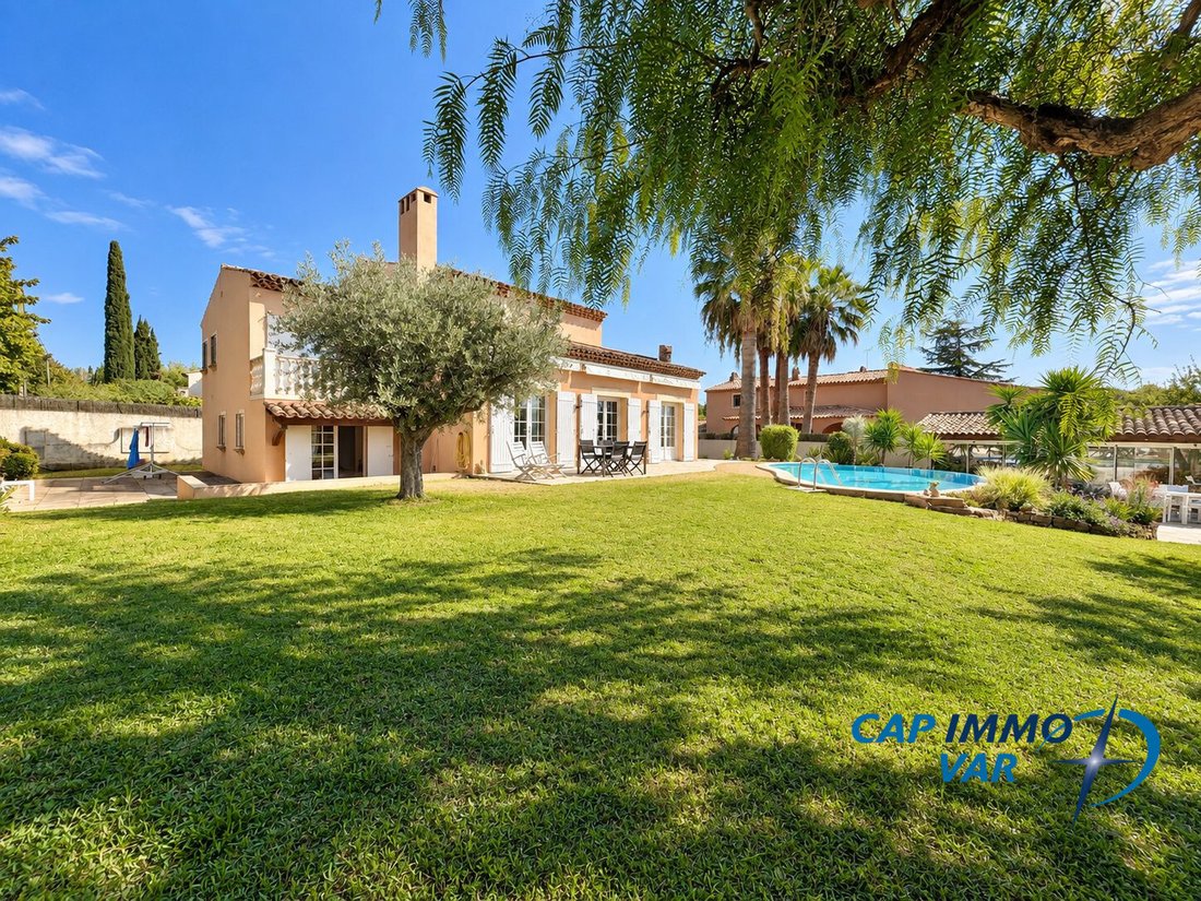 Villa in Sanary-sur-Mer, Provence-Alpes-Côte d'Azur, France 1 - 16847229