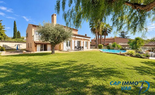 Villa in Sanary-sur-Mer, Provence-Alpes-Côte d'Azur, France 1