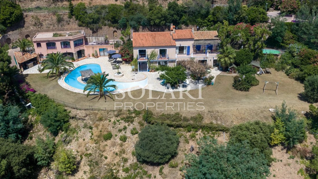 Estate in Théoule-sur-Mer, Provence-Alpes-Côte d'Azur, France 3 - 18223339
