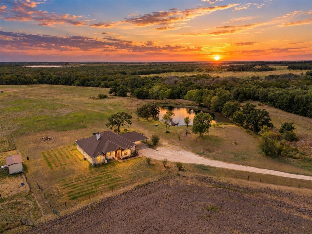 Farm Ranch in Mount Calm, Texas, United States 1 - 18970357