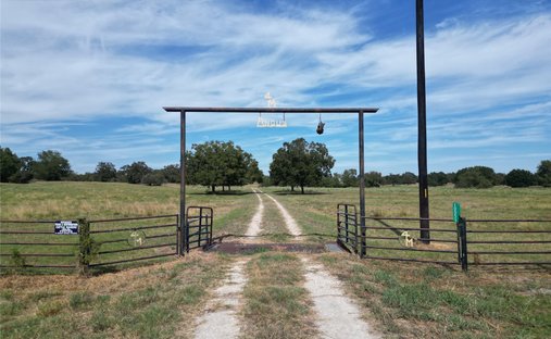Farm Ranch in Wixon Valley, Texas, United States 1