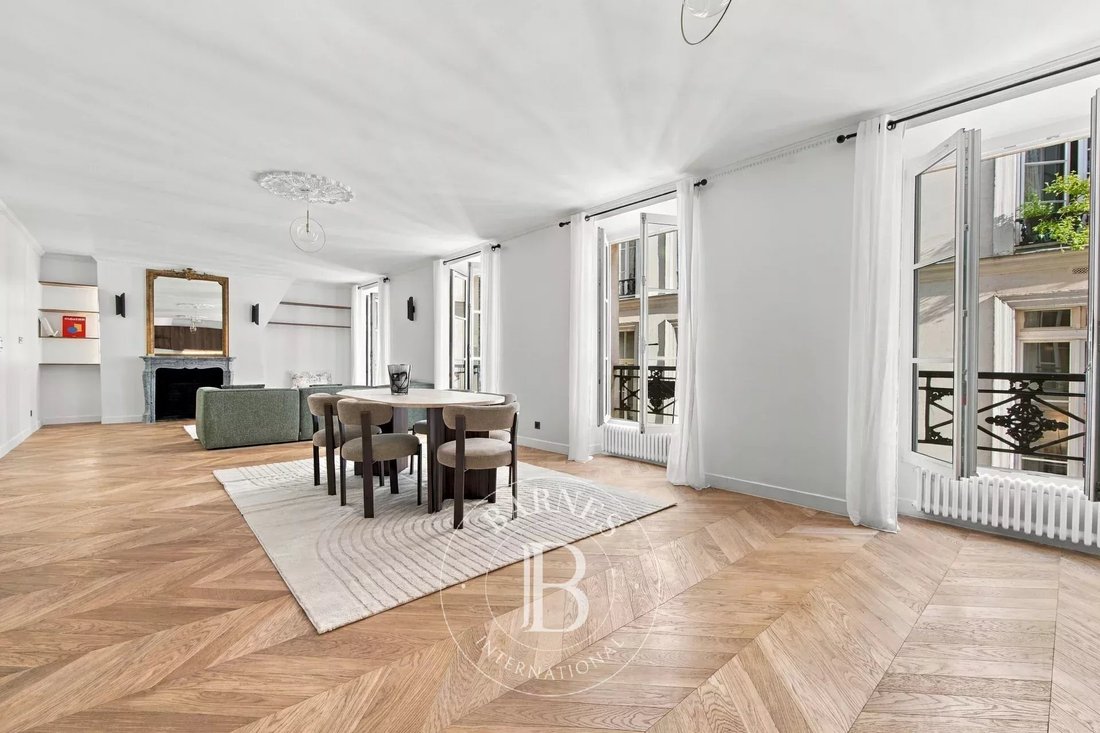Apartment in Sainte Avoie, Paris 3e Arrondissement, Paris 1 - 18974105