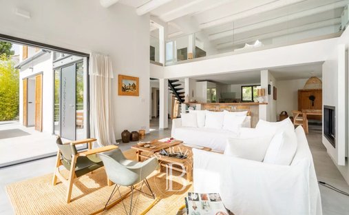 House in Grande Couronne, Cassis, France 1