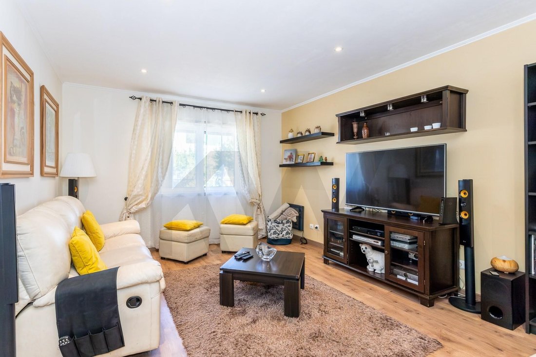 Townhouse in Ramada e Canecas, Lisbon, Portugal 4 - 18974781