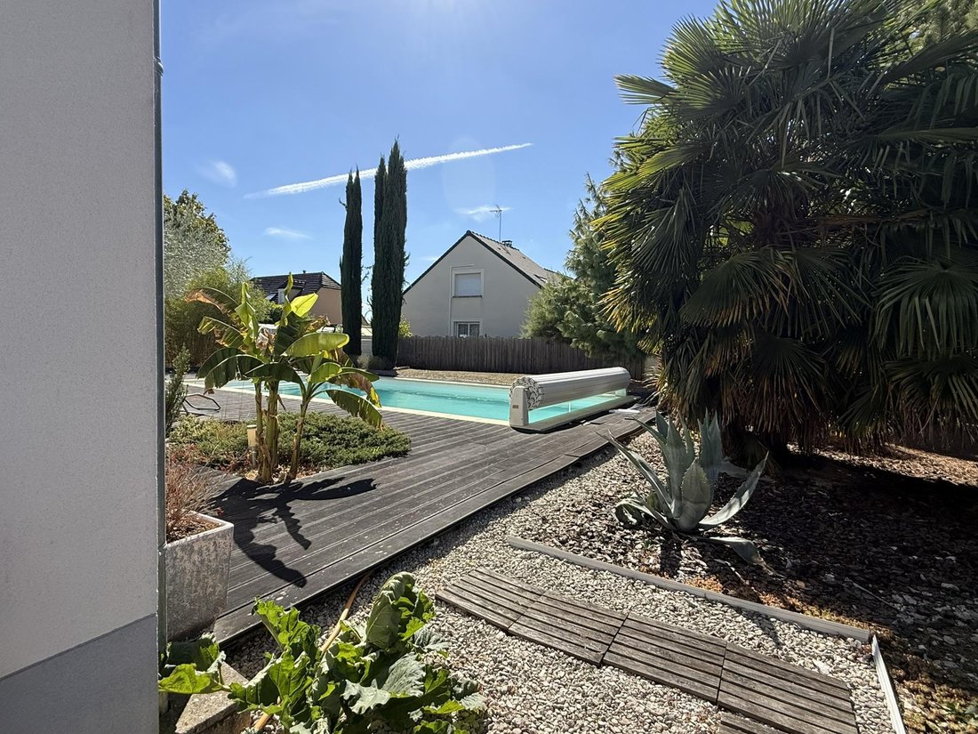 House in Saint-Julien-les-Villas, Grand Est, France 5 - 18966455