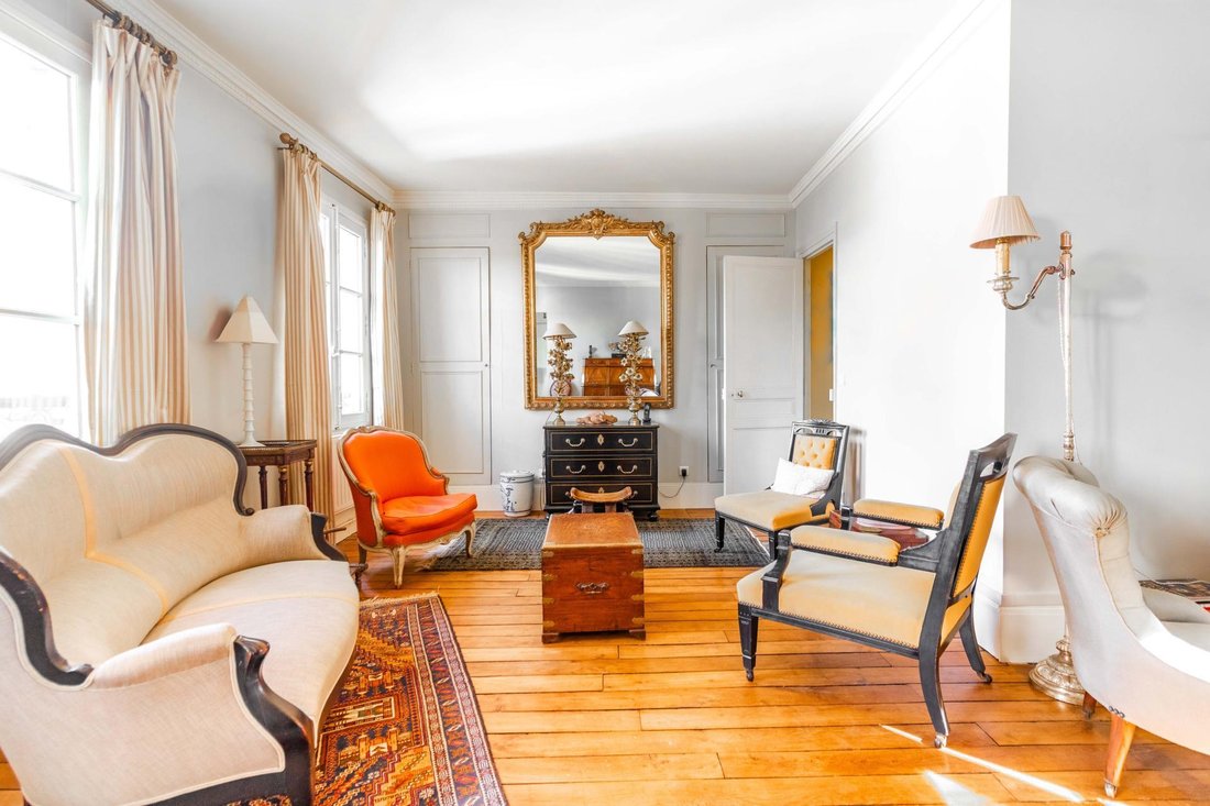 Apartment in Domaine National du Château, Versailles, France 3 - 18975327