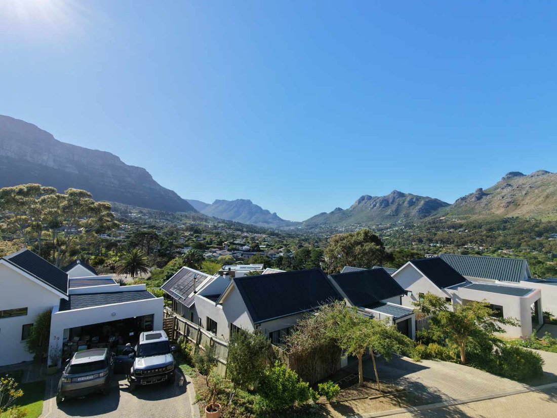 House in Hout Bay, South Peninsula, Cape Town 5 - 18965064