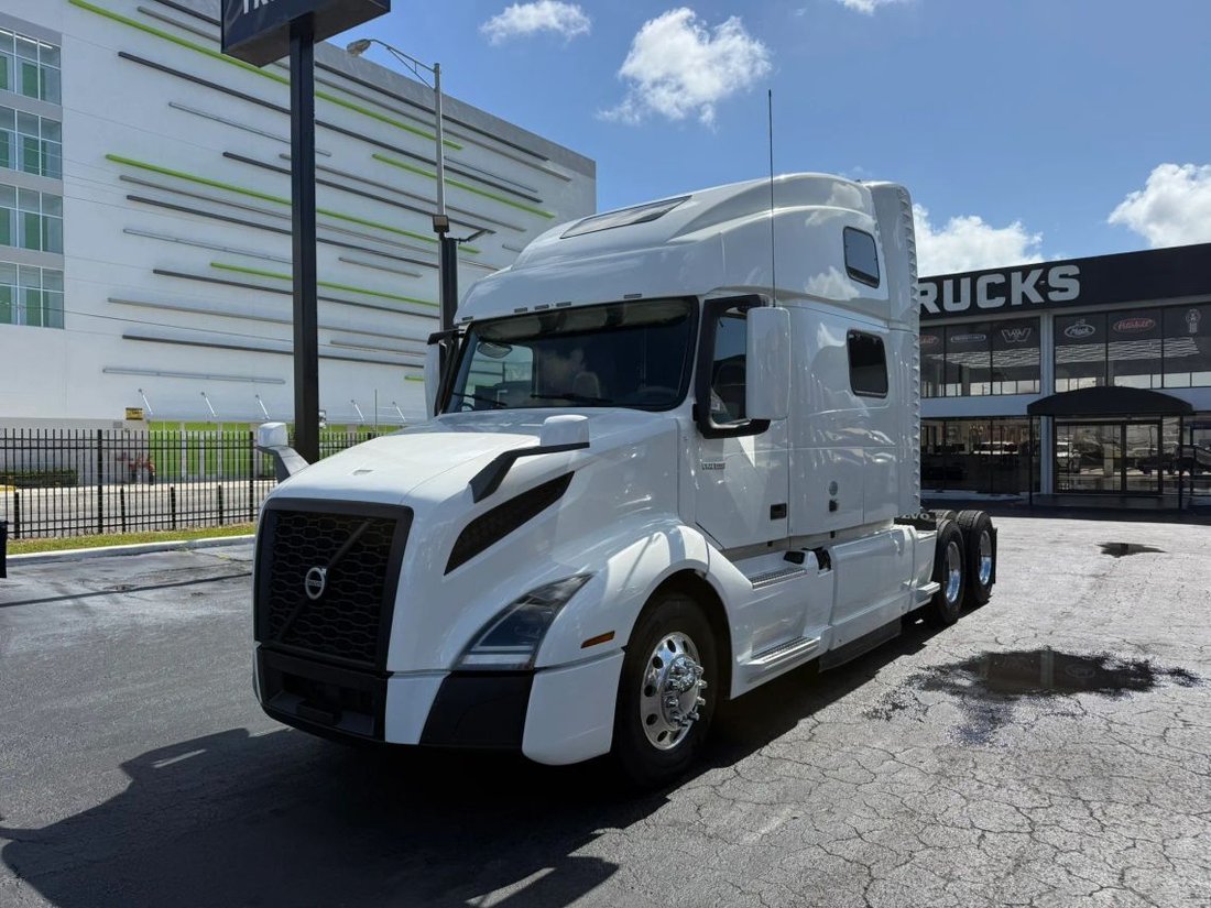 2020 Volvo Commercial VNL VNL 860 Sleeper in Miami, FL, United States 1 - 15443029