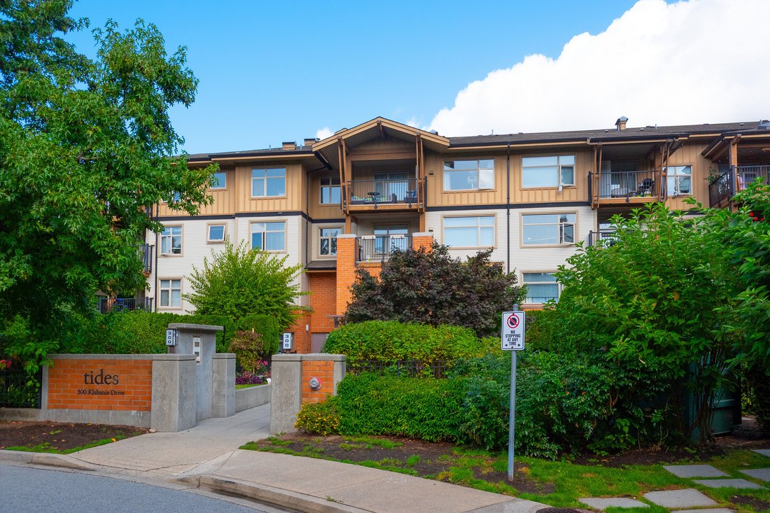 Condo in Port Moody, British Columbia, Canada 1 - 18974394
