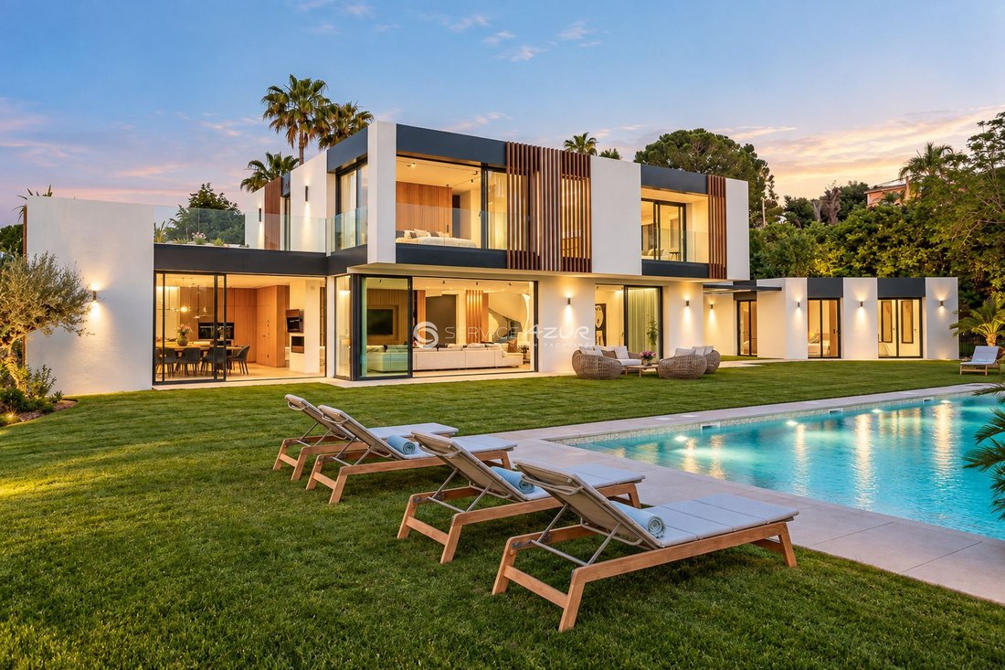 Villa in Vieille Ville, Antibes, France 2 - 18976447
