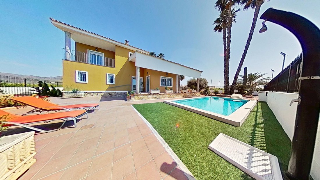 Chalet in Orihuela, Valencian Community, Spain 1 - 18971401