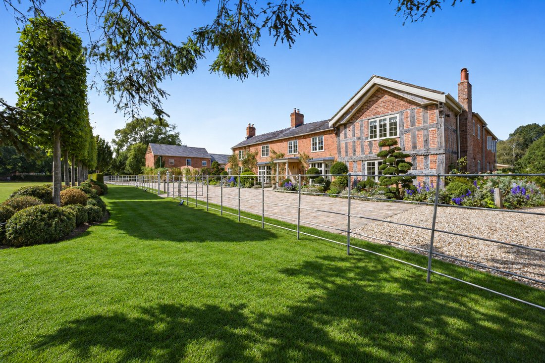 Country House in Cheshire East, England 4 - 18974269