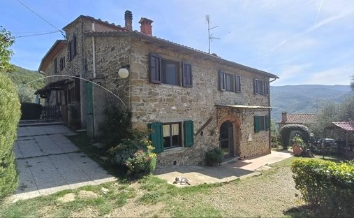 Villa in Dicomano, Tuscany, Italy 1