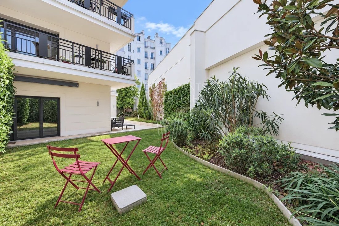 Apartment in Square Girault, Levallois-Perret, France 1 - 18965807