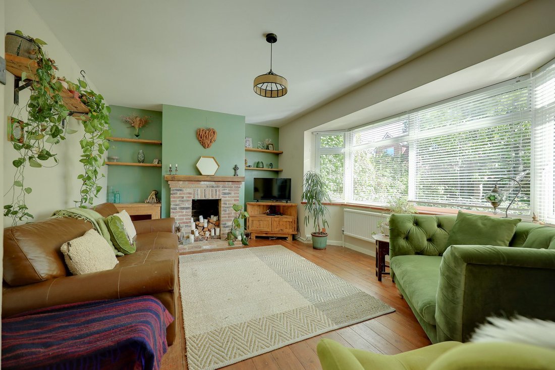 House in Burgess Hill, England 3 - 18966285