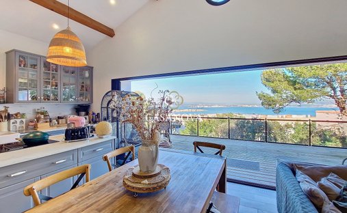 Villa in Mont Saint Clair-Hôtel de Ville, Sète, France 1