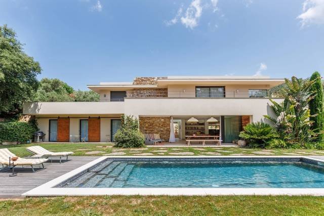 Estate in Grimaud, Provence-Alpes-Côte d'Azur, France 1 - 16487233