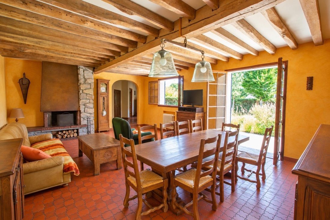 House in Le Mesnil-Saint-Denis, Ile-de-France, France 2 - 18975329