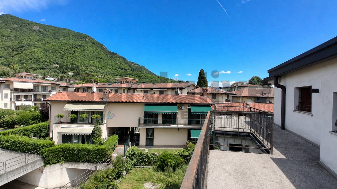 Penthouse in Salo, Lombardy, Italy 5 - 18971576