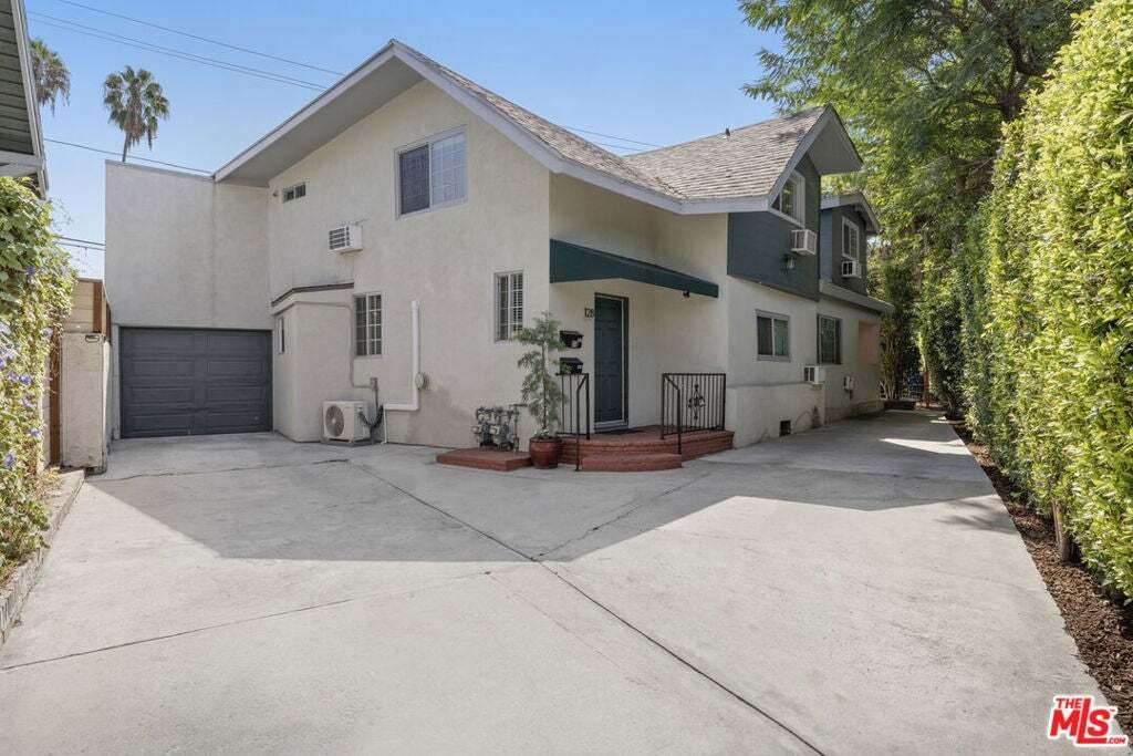 Los Angeles, California, United States 5 - 18968606