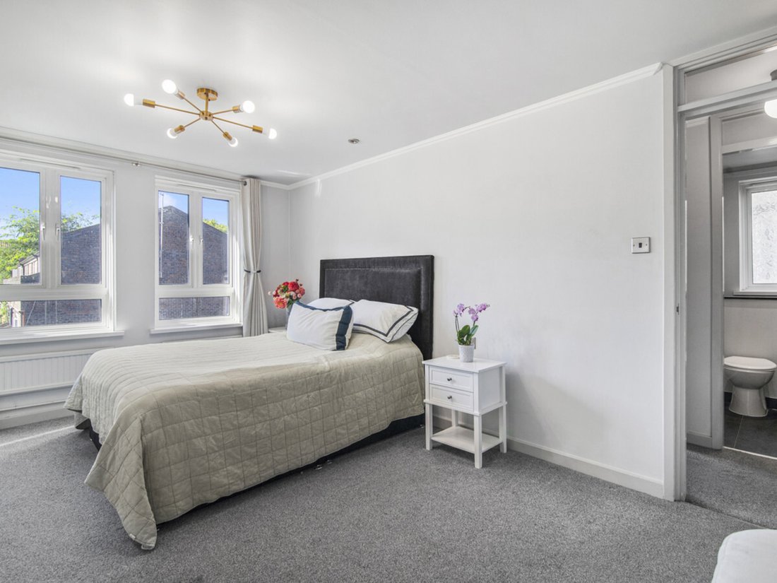 Apartment in St Pancras, Camden, England 4 - 18971262