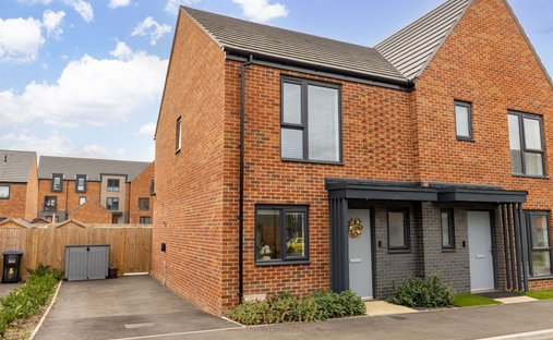 House in Pease Pottage, Copthorne, England 1