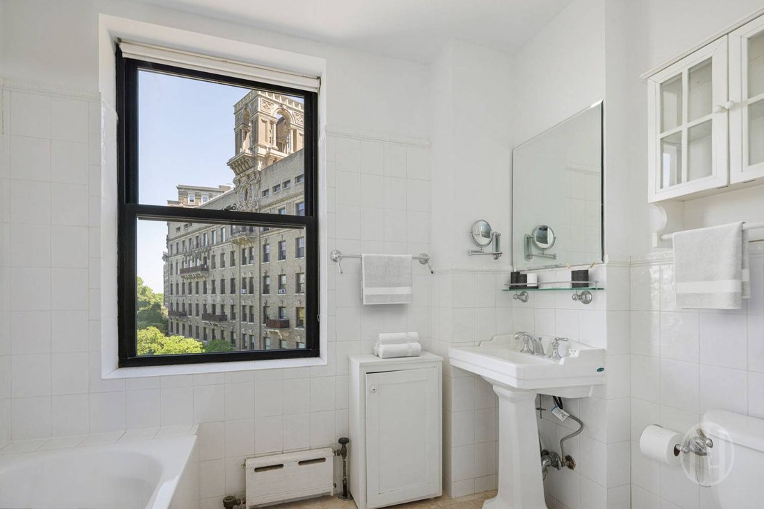 Co Op in New York, New York, United States 5 - 18043232